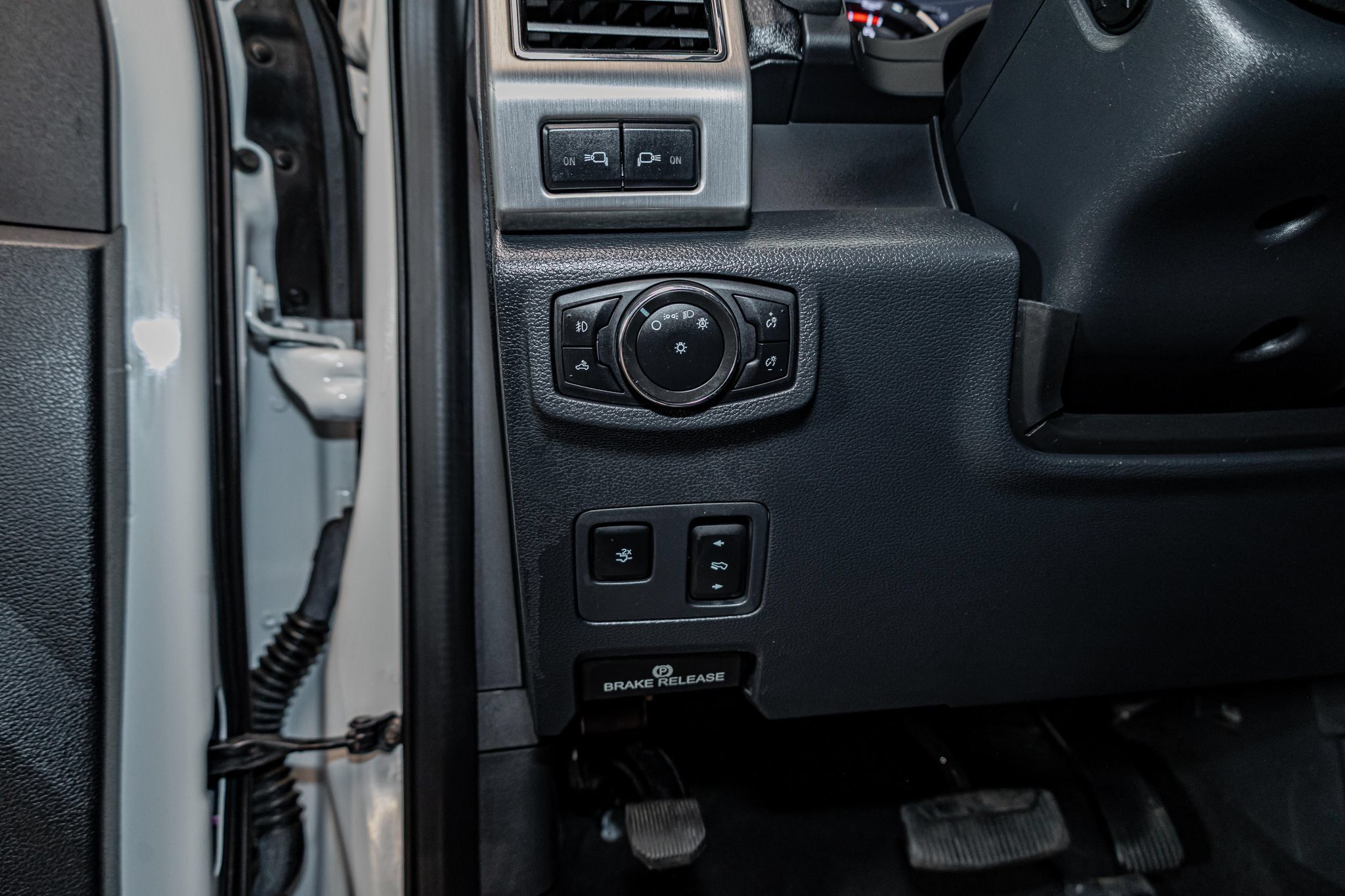 Used 2022 Ford F450 Platinum w/ FX4 Off-Road Package AWD/4WD image 17