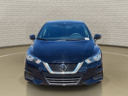 Used 2021 Nissan Versa SV image 2