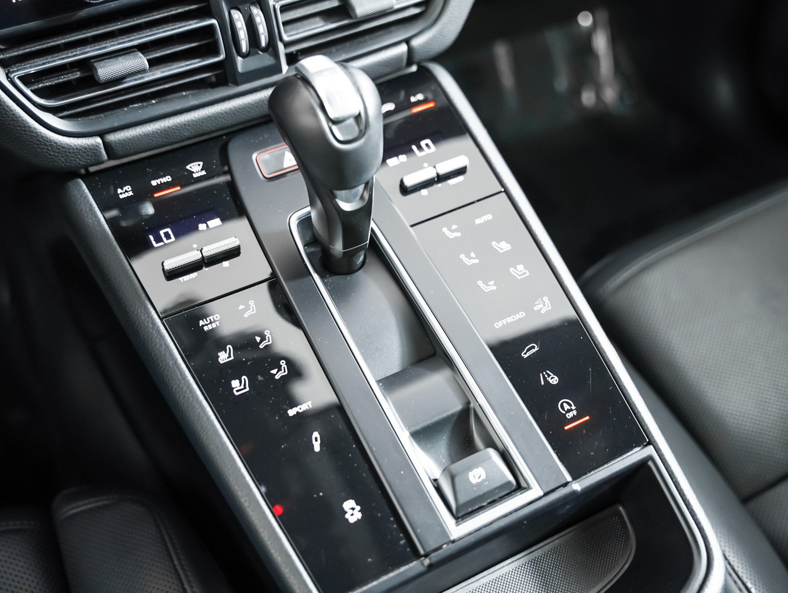 Certified 2023 Porsche Macan AWD/4WD image 20