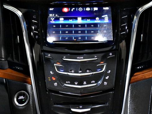 Used 2016 Cadillac Escalade ESV Luxury image 16
