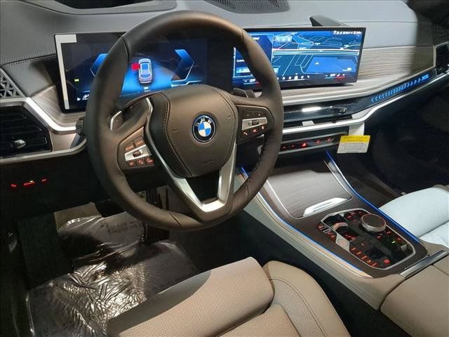 Used 2026 BMW X5 xDrive50e w/ Premium Package AWD/4WD image 3