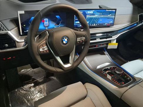 Used 2026 BMW X5 xDrive50e w/ Premium Package AWD/4WD image 3