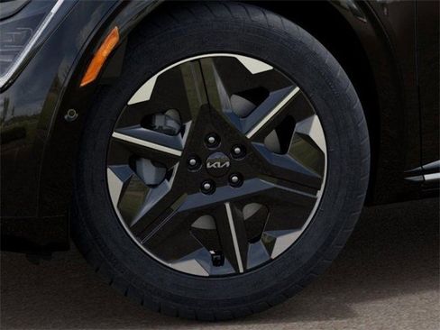New 2025 Kia EV6 Wind image 10