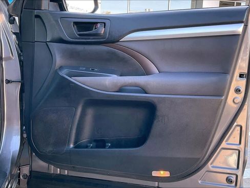 Used 2018 Toyota Highlander LE image 21
