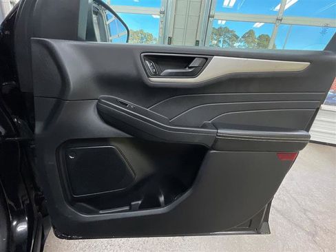 Used 2022 Ford Escape SE image 22