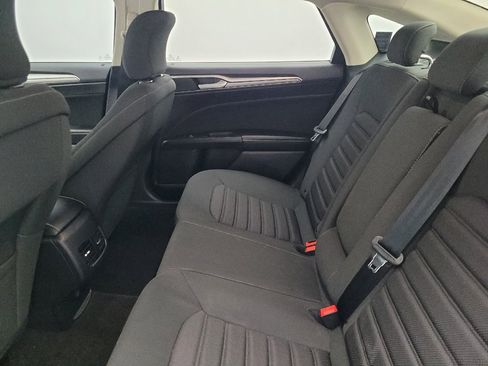 Used 2019 Ford Fusion SE FWD image 18