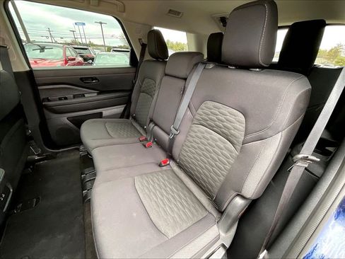 Used 2024 Nissan Pathfinder SV image 14