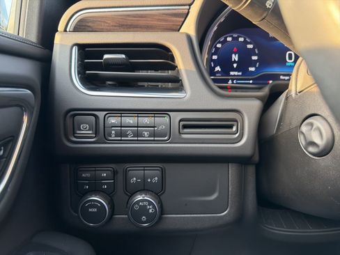 Used 2022 Chevrolet Tahoe Z71 w/ Luxury Package image 18