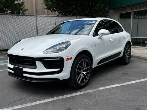 Used 2025 Porsche Macan w/ Premium Package Plus AWD/4WD image 3