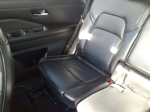 Used 2022 Nissan Pathfinder SL image 16