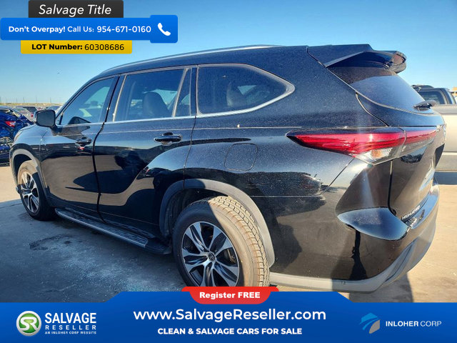 Used 2021 Toyota Highlander XLE FWD image 3