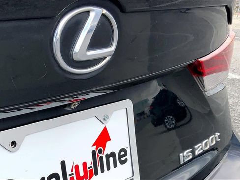 Used 2017 Lexus IS 200t image 10