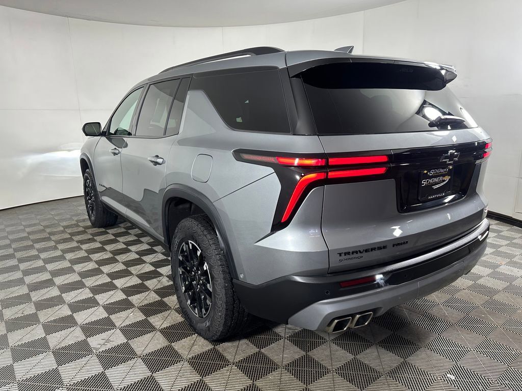 Used 2024 Chevrolet Traverse Z71 w/ Enhanced Driving Package AWD/4WD image 3