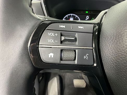 Used 2025 Honda CR-V EX-L image 17