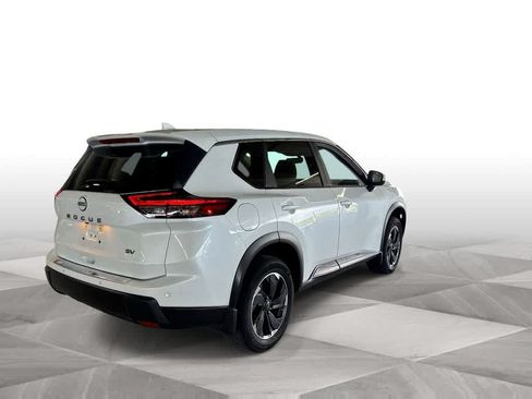 Used 2024 Nissan Rogue SV FWD image 8
