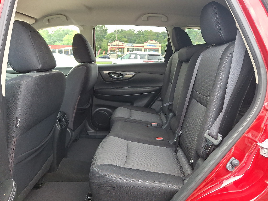 Used 2017 Nissan Rogue SV AWD/4WD image 11