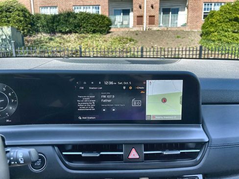 Certified 2025 Kia Seltos EX w/ EX Sunroof Package image 16