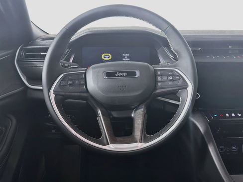 Used 2026 Jeep Grand Cherokee L 2WD image 18