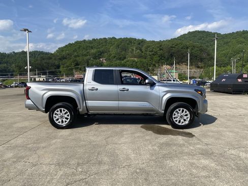 Used 2024 Toyota Tacoma SR5 image 31