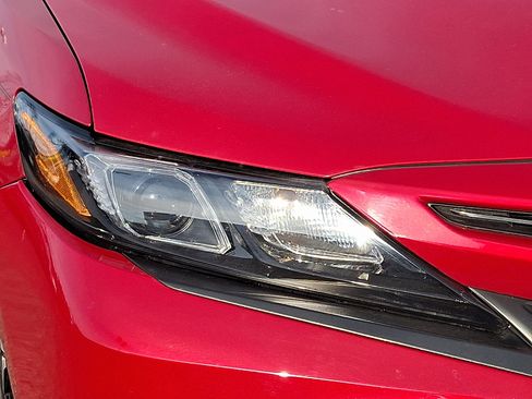 Used 2022 Toyota Camry SE image 10