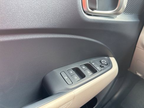 New 2025 Hyundai Venue Limited image 27