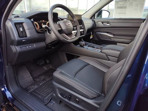 New 2026 Nissan Pathfinder SL w/ SL Premium Package FWD image 2