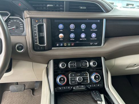 Used 2021 GMC Yukon Denali w/ Denali Premium Package AWD/4WD image 14