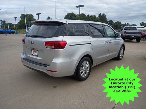 Used 2016 Kia Sedona L image 5