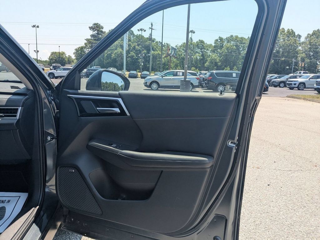 Used 2025 Mitsubishi Outlander SE FWD image 32
