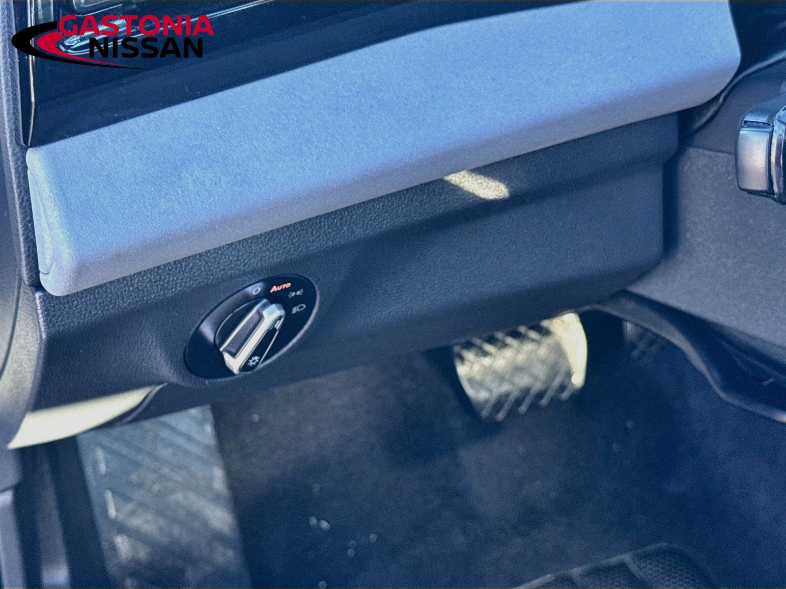 Used 2025 Volkswagen Jetta SE FWD image 13