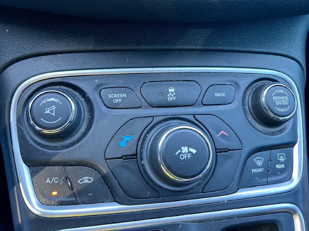 Used 2016 Chrysler 200 Limited FWD image 22