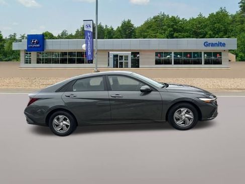 Certified 2024 Hyundai Elantra SE FWD image 6