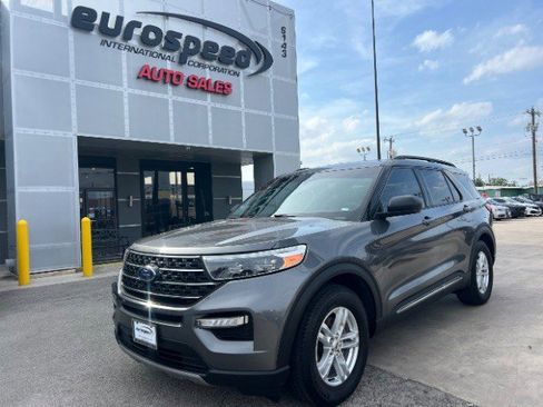 Used 2023 Ford Explorer XLT w/ Equipment Group 202A RWD image 2