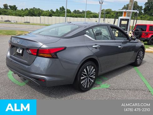 Used 2025 Nissan Altima 2.5 SV FWD image 15