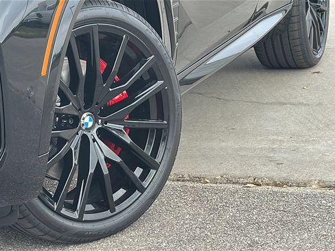New 2026 BMW X5 xDrive40i w/ M Sport Package image 3