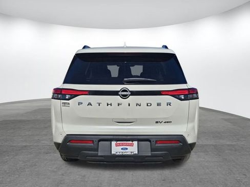 Used 2024 Nissan Pathfinder SV image 5