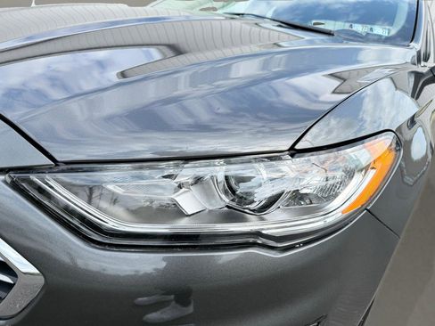 Used 2019 Ford Fusion SE image 12