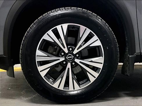 Used 2023 Nissan Rogue SV w/ SV Premium B Package image 7