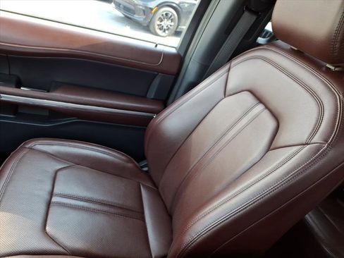Used 2024 Ford Expedition Limited image 22