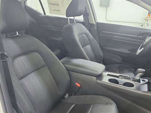 Certified 2023 Nissan Pathfinder SL w/ Black Appearance Package FWD image 53