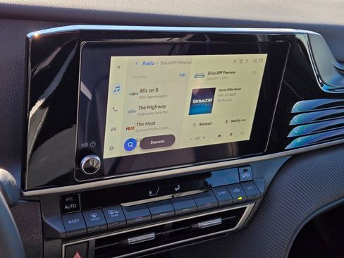 Used 2025 Toyota Camry SE image 21