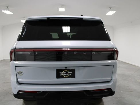 New 2026 Lincoln Navigator Reserve w/ Jet Appearance Package AWD/4WD image 7