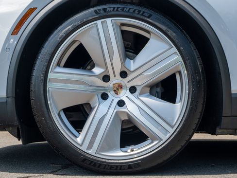 Used 2025 Porsche Macan Electric image 12