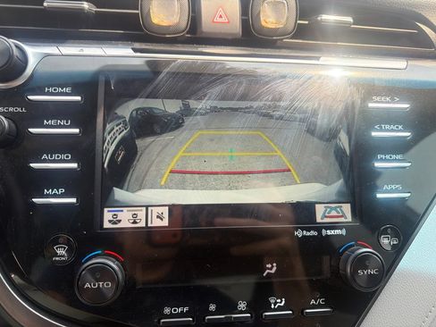 Used 2020 Toyota Camry XLE FWD image 10