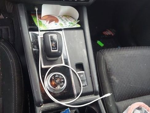 Used 2023 Mitsubishi Outlander ES AWD/4WD image 13