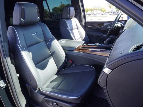 Used 2023 Cadillac Escalade Premium Luxury image 13