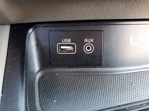 Used 2016 Kia Sedona LX w/ Option Group 020 FWD image 30