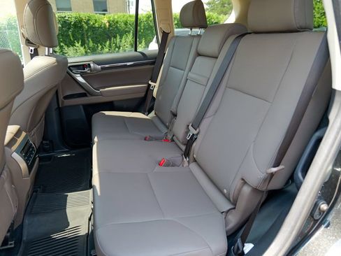 Used 2023 Lexus GX 460 Premium w/ Premium Package AWD/4WD image 29