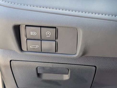 Used 2024 Toyota Highlander LE AWD/4WD image 24