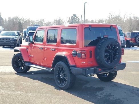 Used 2025 Jeep Wrangler Unlimited Sahara image 3